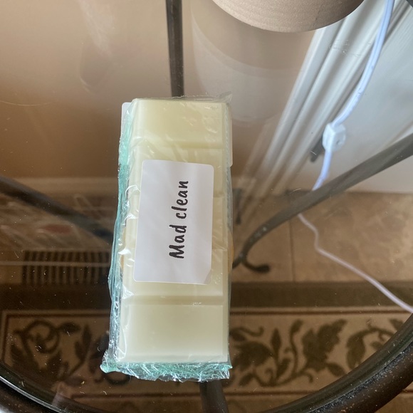 OUT OF STOCK Mad Clean (Clean Laundry) 100% Soy Wax Melts - Picture 5 of 11